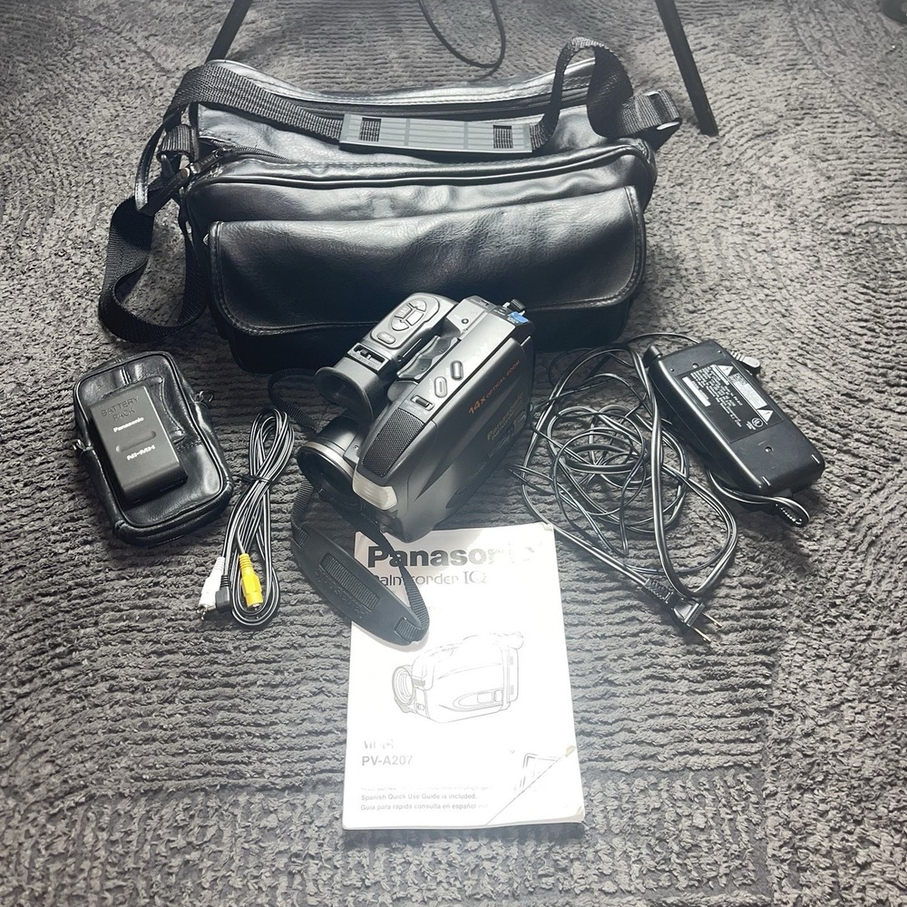 Panasonic‎ PV-A207D VHS-C Camcorder 14x Zoom Palmcorder w/ Bag Bundle